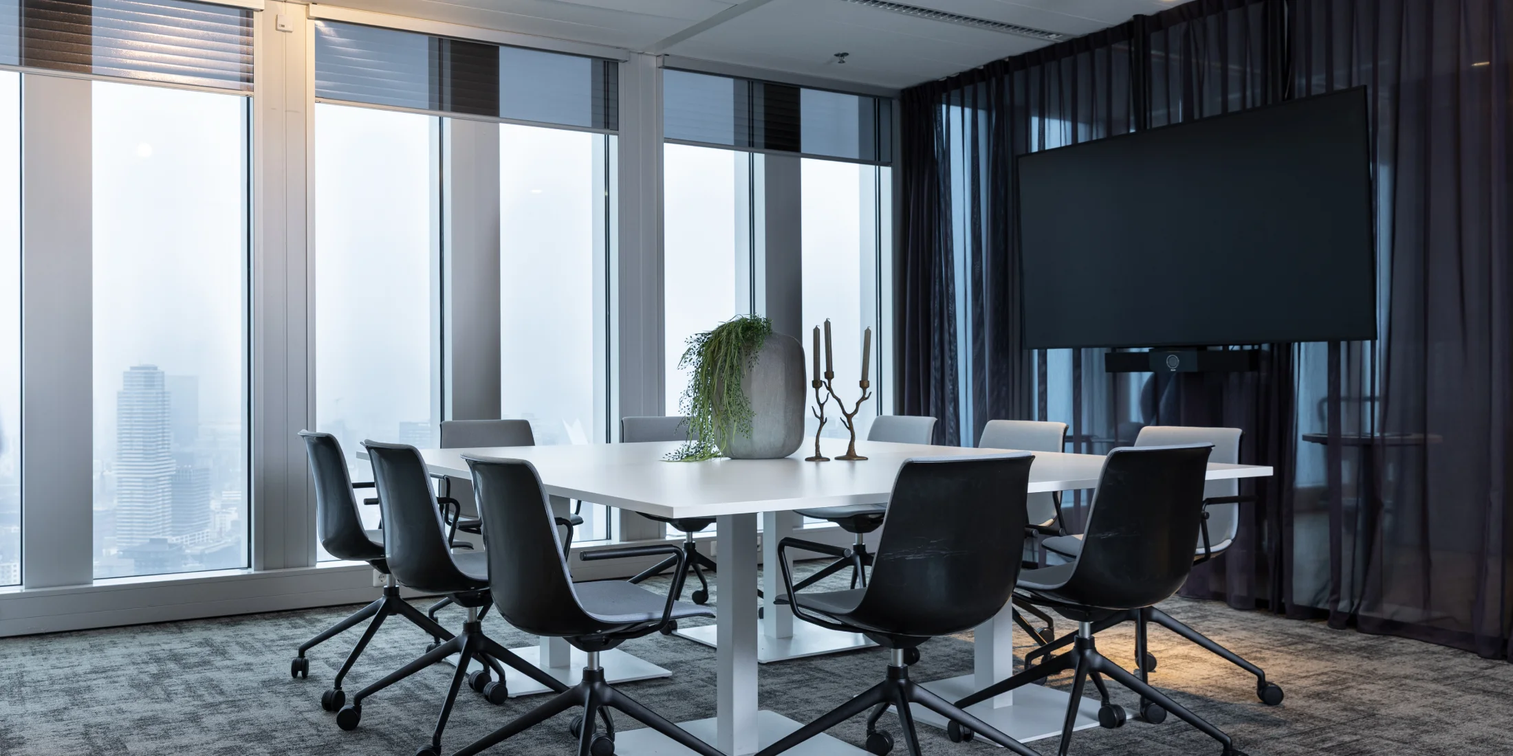 Plene-kantoorinrichting-vergaderruimte-1